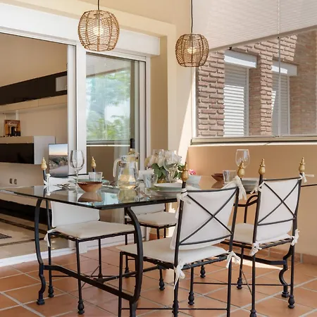 Апартаменты Vivi Homes - Toscana Luxury, Views, Pool & Terrace