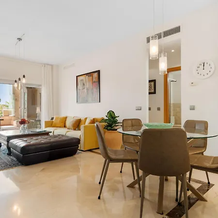 Vivi Homes - Toscana Luxury, Views, Pool & Terrace Apartment *