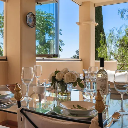 Vivi Homes - Toscana Luxury, Views, Pool & Terrace Apartment *