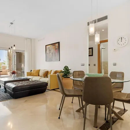 Vivi Homes - Toscana Luxury, Views, Pool & Terrace Apartment